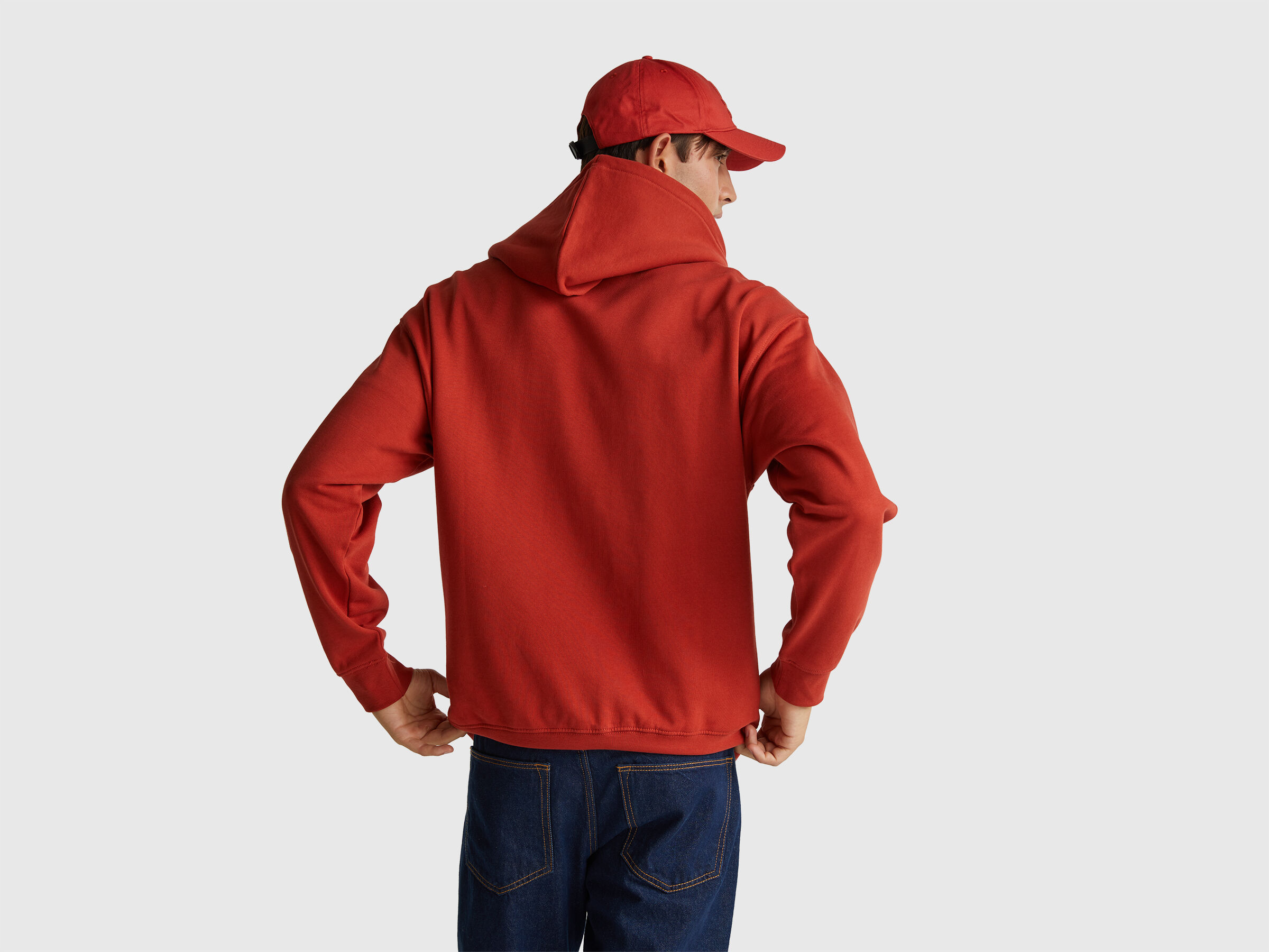 SWEATER W/HOOD Homme image number 2